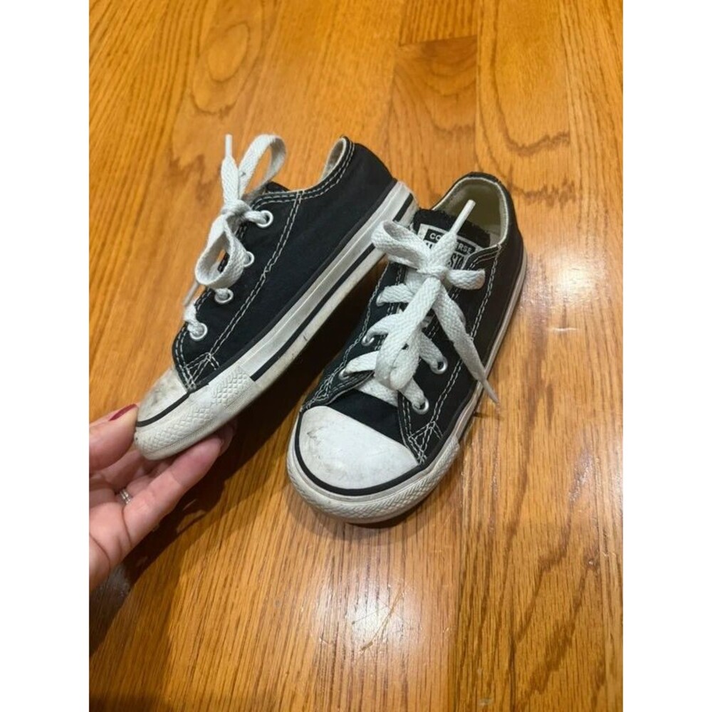 Black classic converse 9c